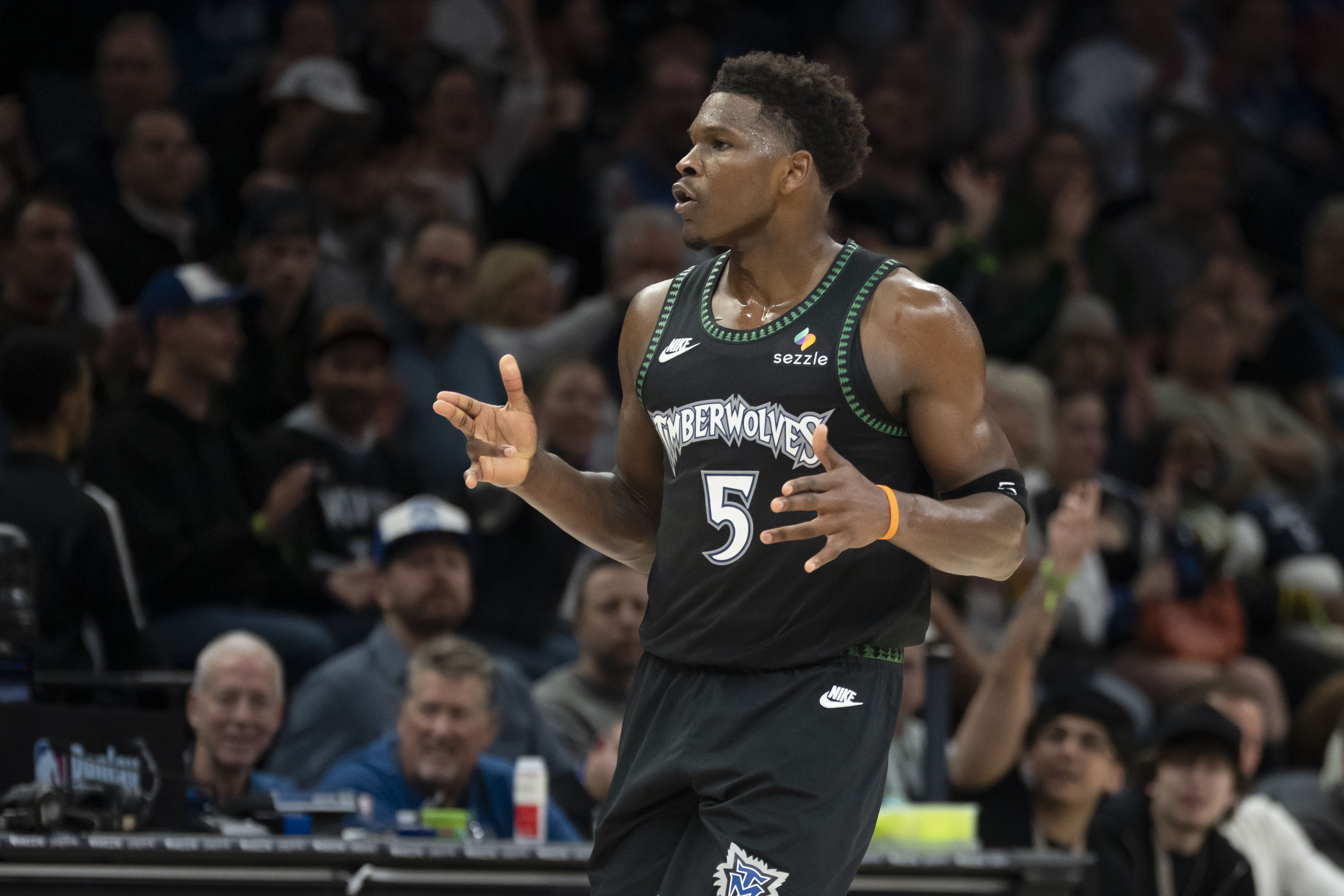 世界杯历史数据统计-迟到不影响状态！华子替补复出22分钟13中7砍17分4助 正负值+29