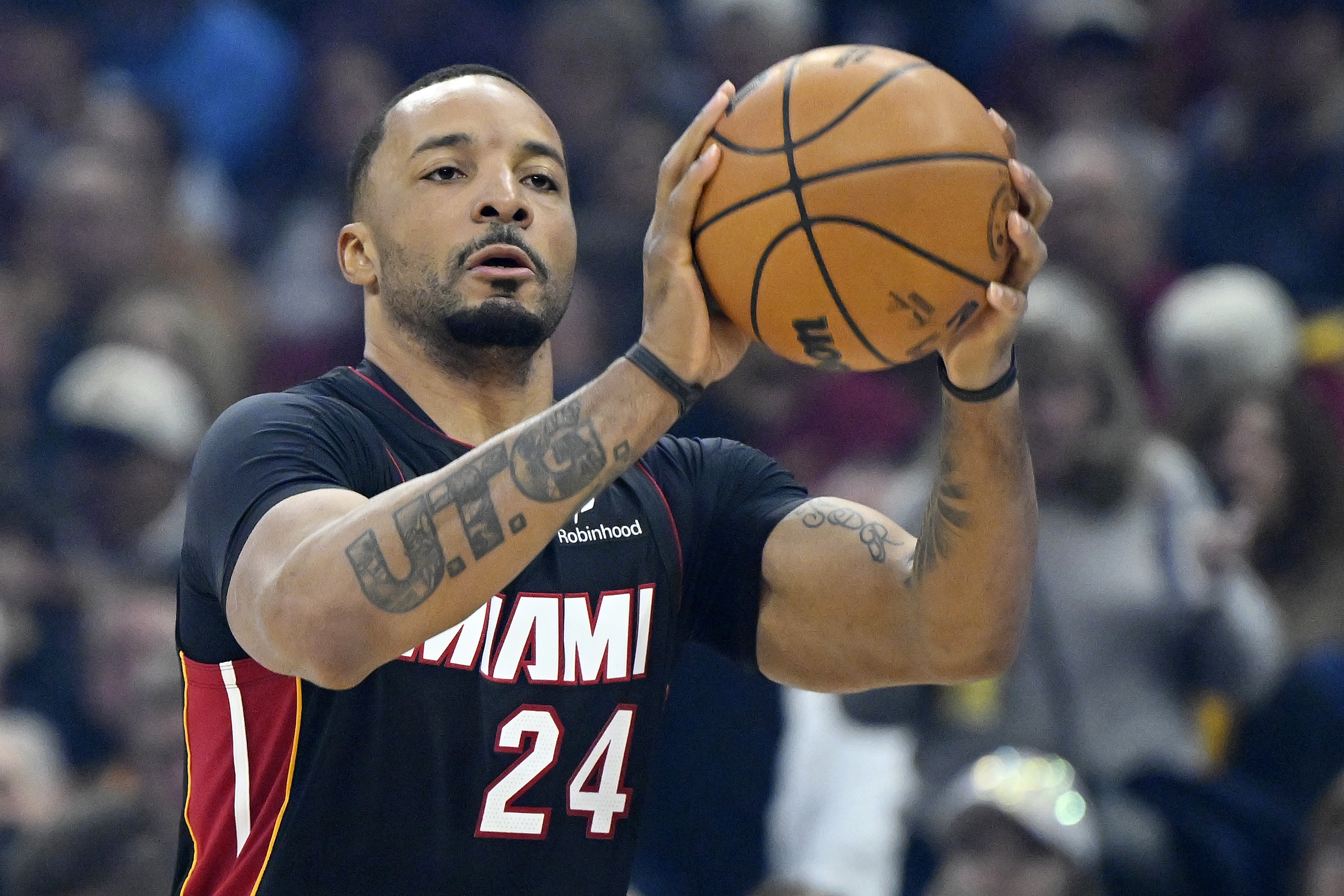 世界杯经典比赛-热火迎战76人 鲍威尔缺阵 维金斯&amp;哈克斯&amp;希罗出战