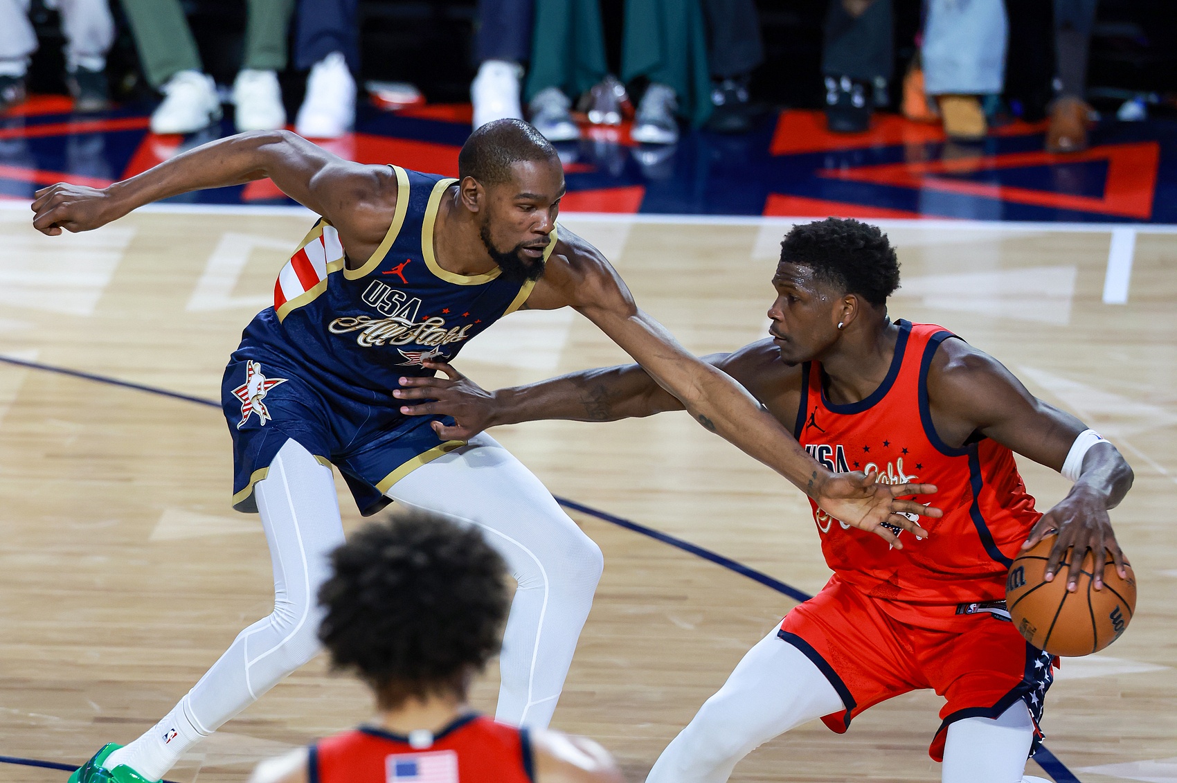 名记：今年季后赛华子绝对会比KD强 KD离开勇士才赢了一个系列赛